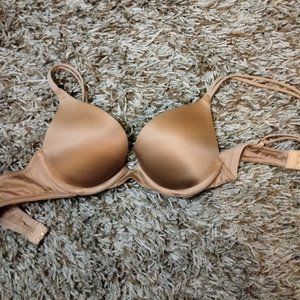 3S17.  Victoria Secret bra